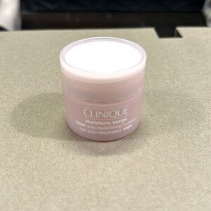 Clinque Moisture Surge 100H auto-replenishing Hydrator Travel Size